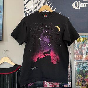 Vintage Vibrant Wolf Graphic T-shirt